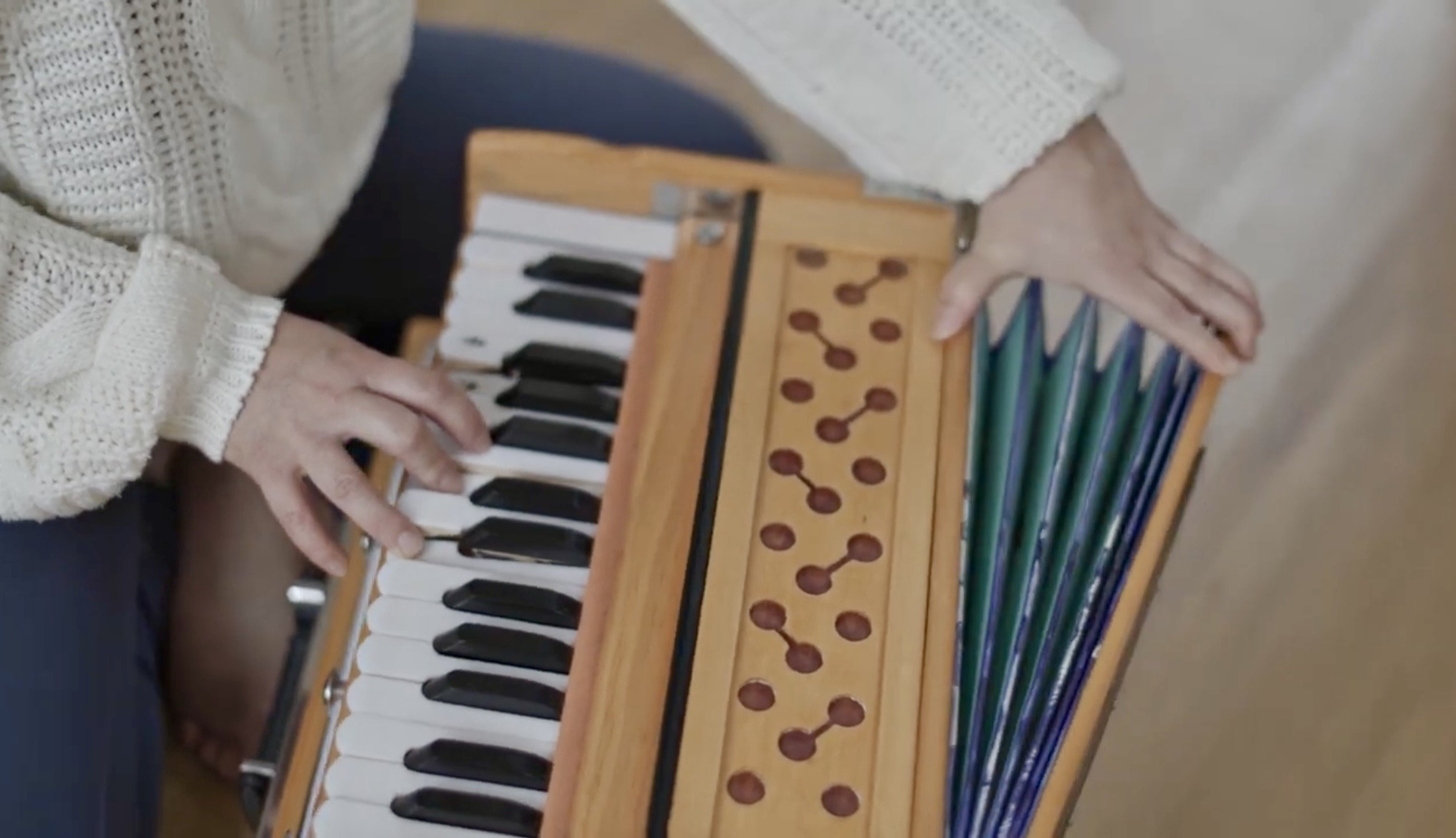 Sylvie Schneuwly - Kirtan Mantrasingen Bern Klangkeller Sylvie